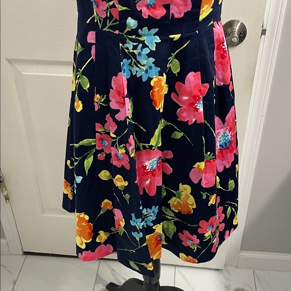 Floral Sleeveless Dress Box Pleats Princess Seams Crew Neckline Size 4 - Picture 4 of 10